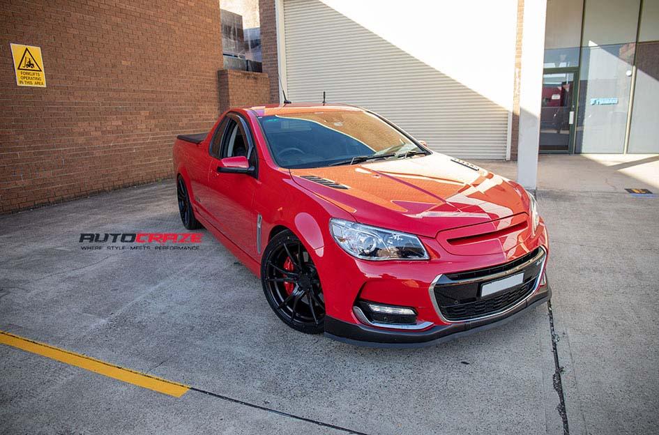 HOLDEN-COMMODORE-SF06-SATIN-BLACK